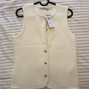 Abercrombie & Fitch Ivory Sleeveless Vest